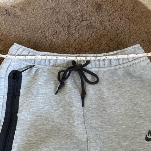 Nike Men's Light Gray Athletic Shorts - Picture 7 of 7